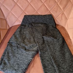 Beyond Yoga S leggings w/ pockets- Never Worn!